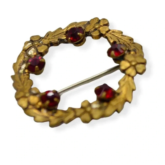 Art Nouveau Red Glass Rhinestone Wreath Gold Tone Vintage Pin C Clasp - Picture 3 of 4